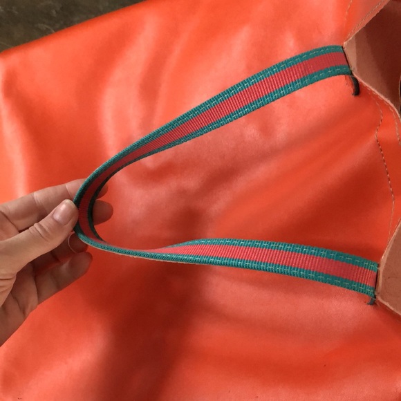 Orange leather shoulder bag - Picture 3 of 6